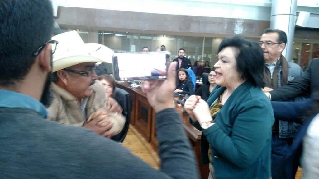 Demandará penalmente el PRI a miembros de El Barzón por agresión a diputados